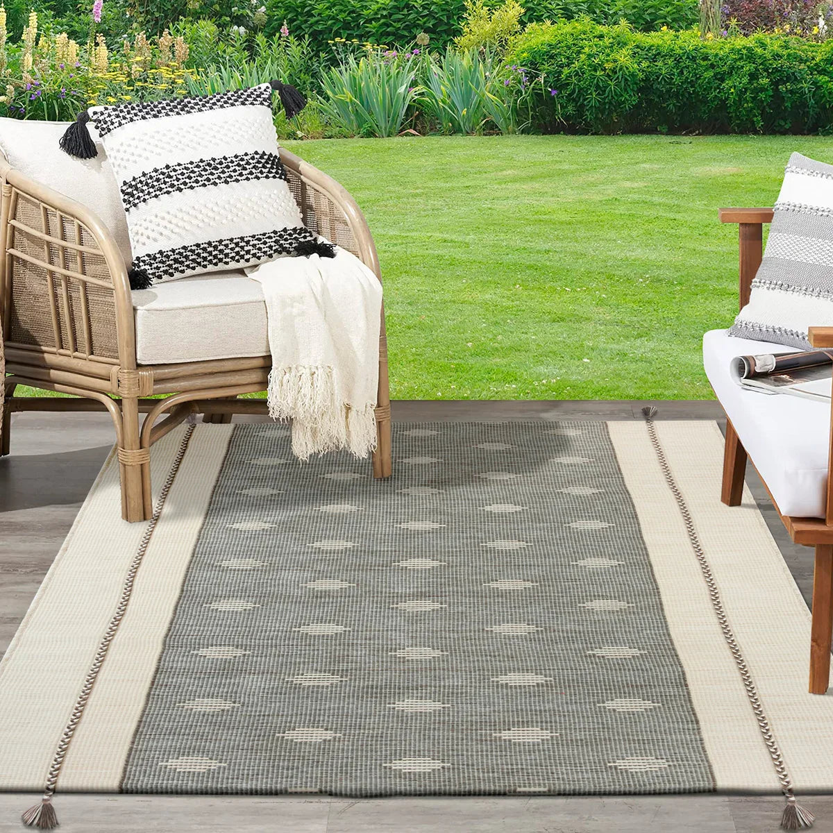 Mineral Springs Outdoor Area Rug Shasta, Cream/Gray