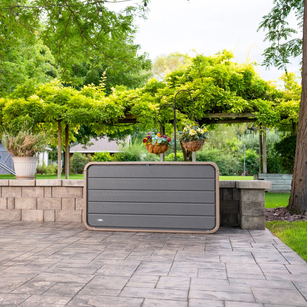 Lifetime 165 Gallon Modern Deck Box