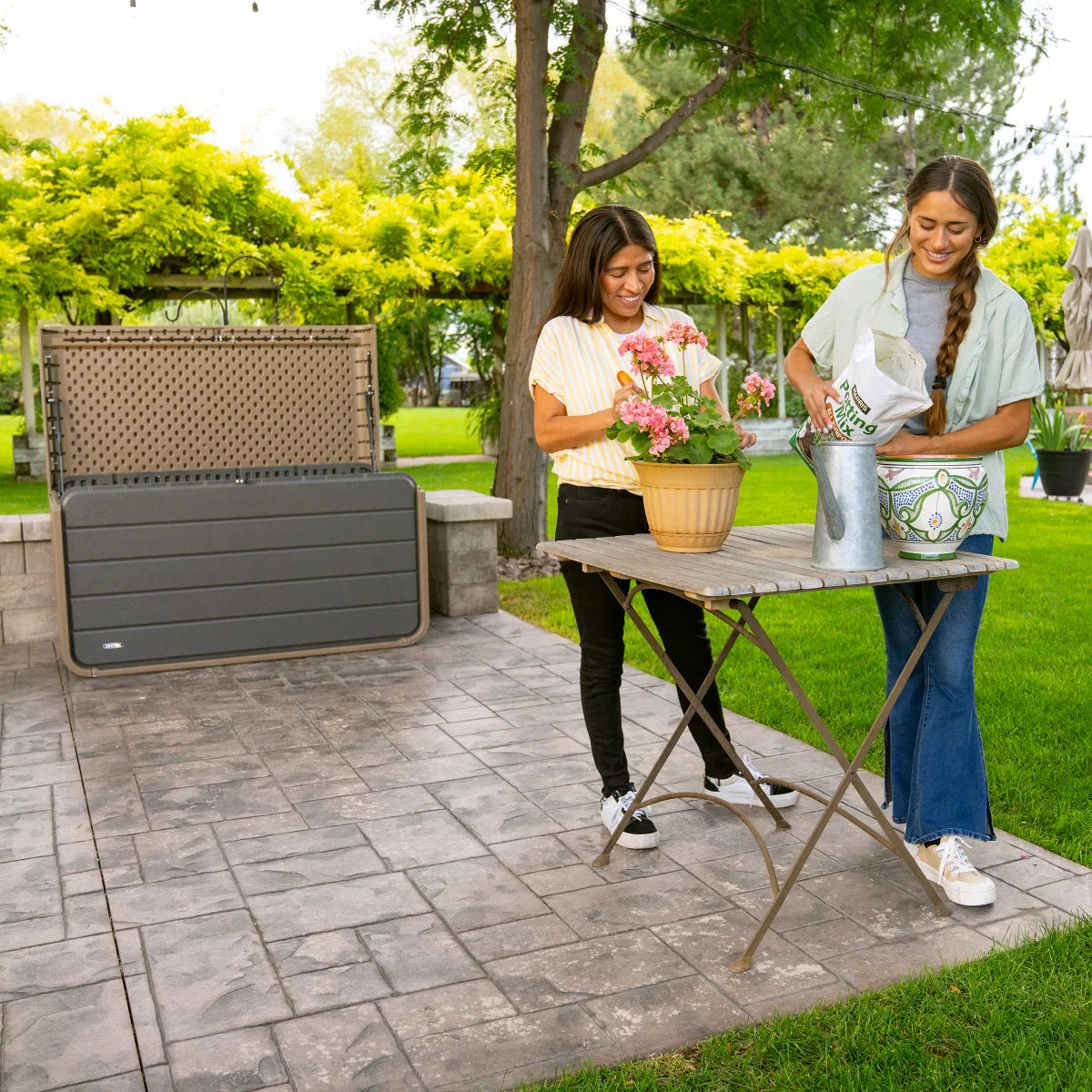 Lifetime 165 Gallon Modern Deck Box