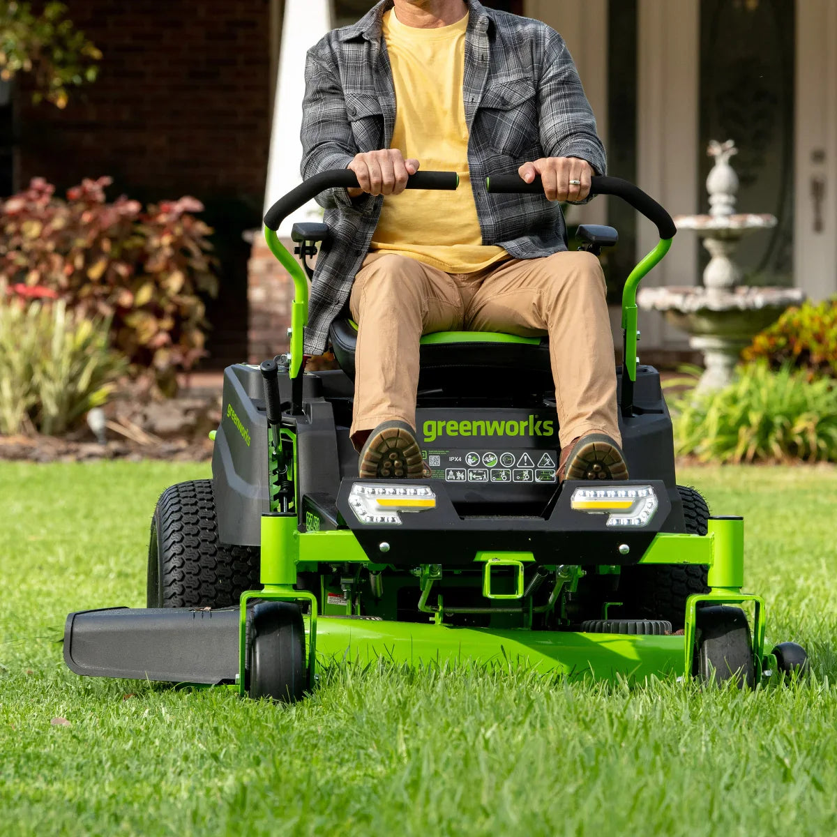 Greenworks 80V 42" Zero-Turn Ride-on Mower w/ (6) 8Ah Batteries, 1.5kW Charger, and Bagger