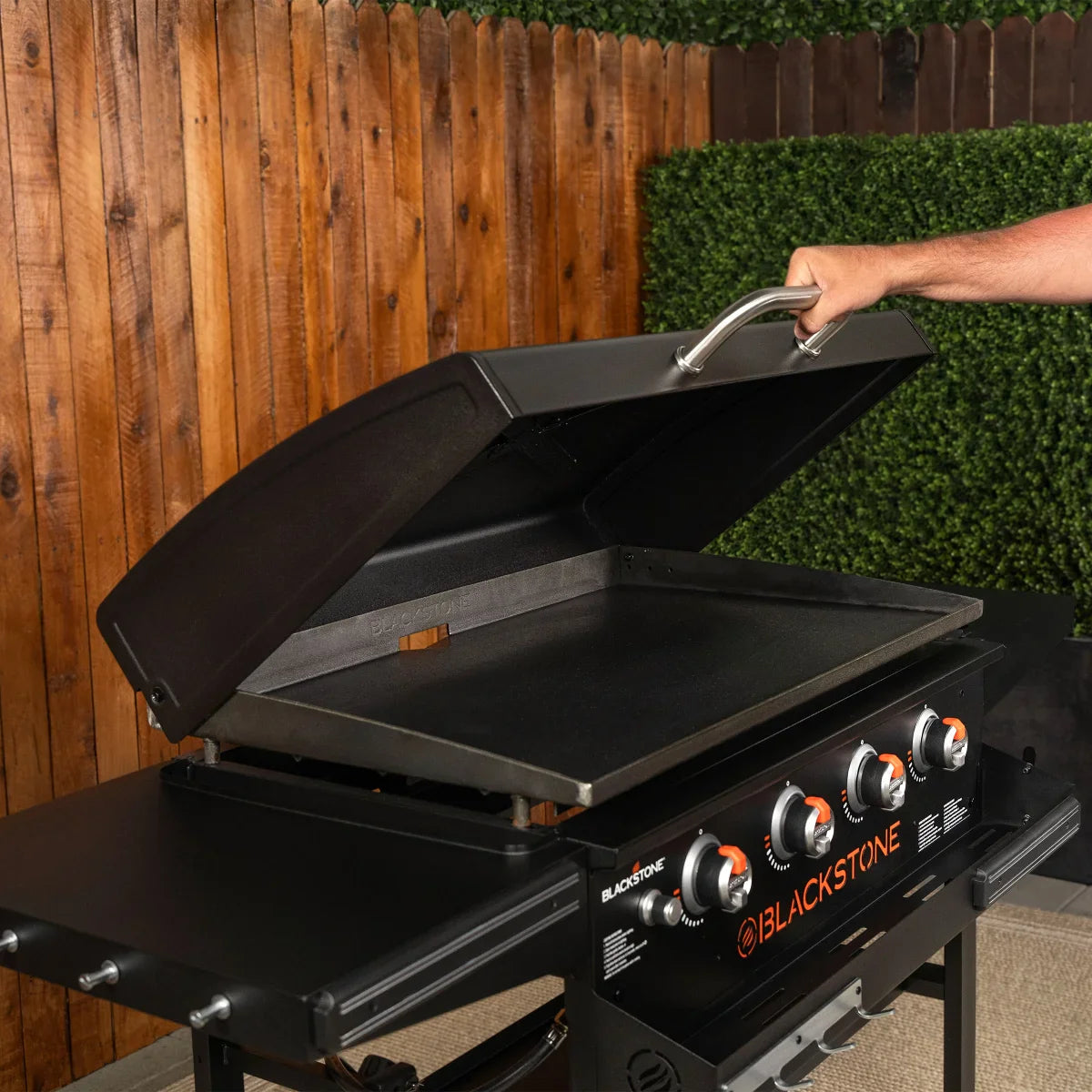 Blackstone 36in. Griddle with Hinged Hood, Front Shelf and Soft Cover