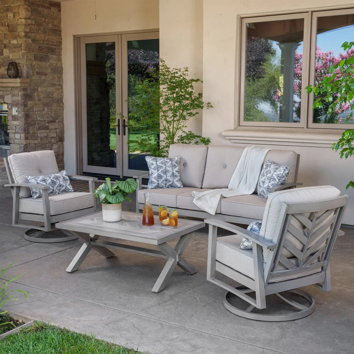 SunVilla Harrington 4-piece Outdoor Seating Set